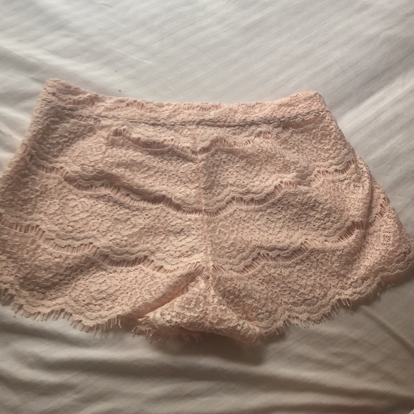 Forever 21 Pink crochet/lace shorts M - Picture 4 of 4